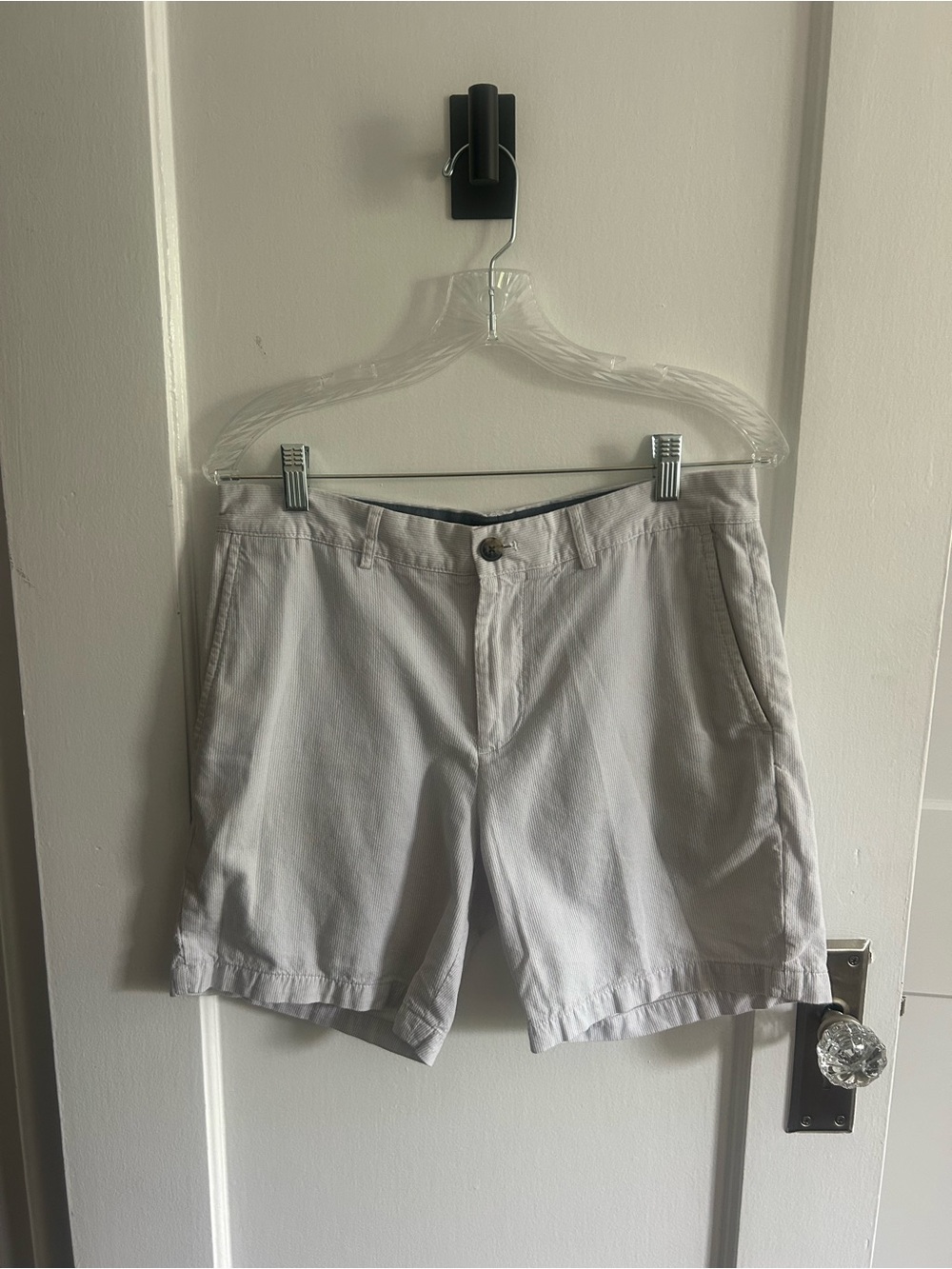 Club Monaco 7inch Baxter Fit Texture White Cotton Shorts
